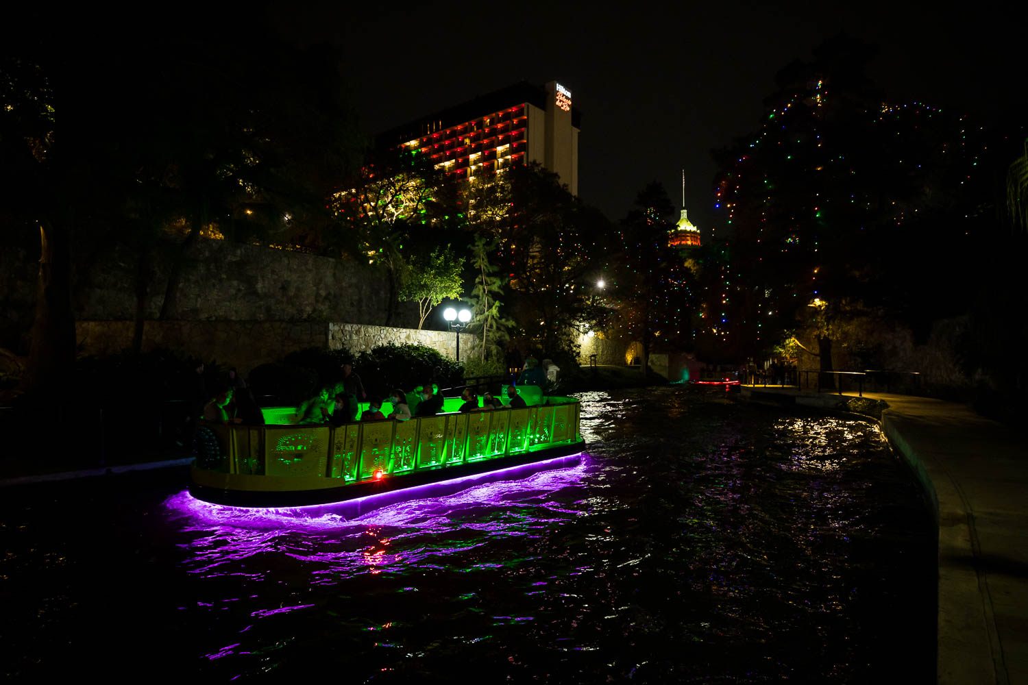 People take in the River Walk on Nov. 26, 2020. Photo by Stephanie Marquez | Heron contributor