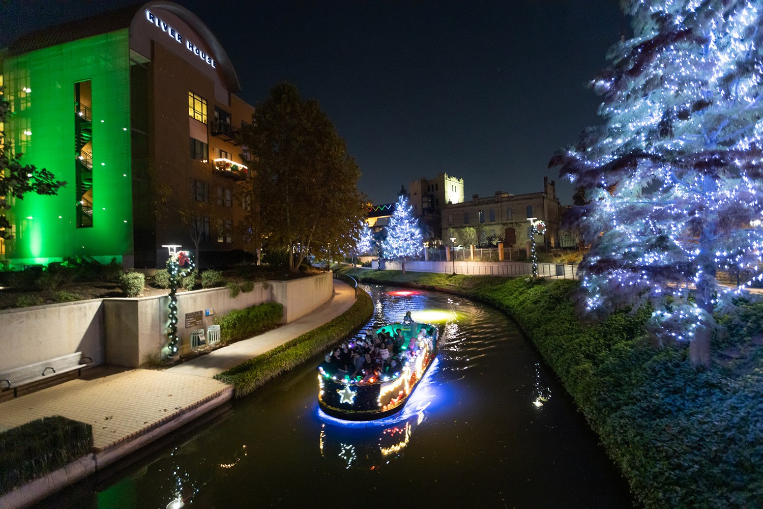 Holiday scenes at the Museum Reach segment of the River Walk and the Pearl. Dec. 10, 2021. Photo by Isaiah Alonzo | Heron contributor