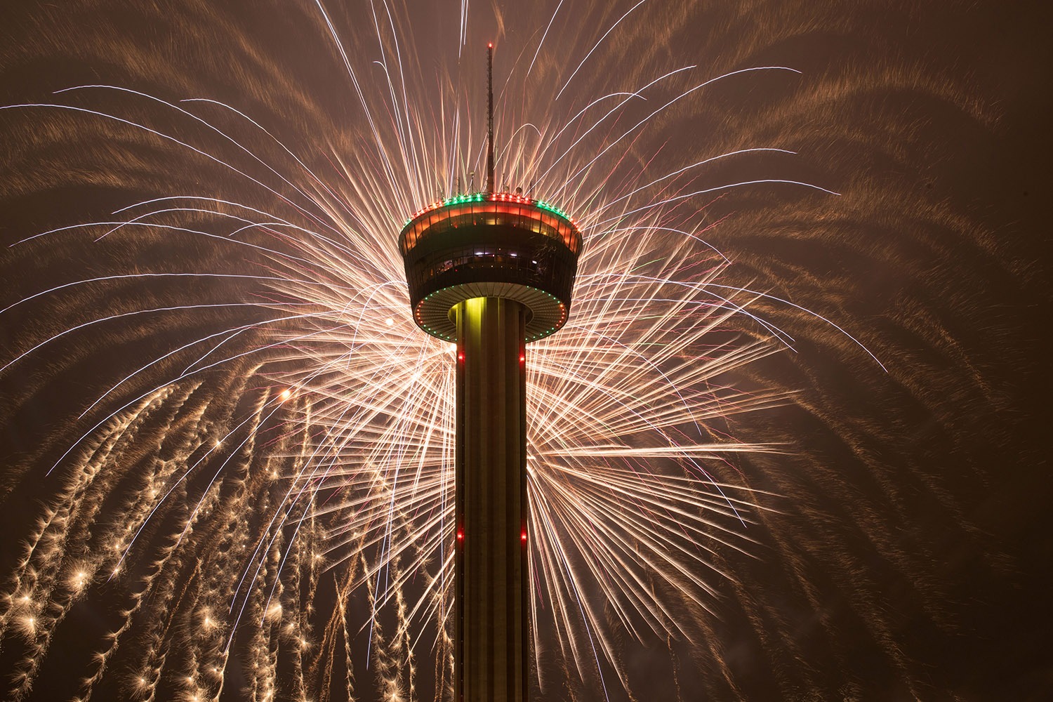 Dozens of fireworks exploded around the Tower of the America’s to ring in 2022 in San Antonio,Texas, on Jan. 1, 2022. (Kaylee Greenlee / San Antonio Heron)