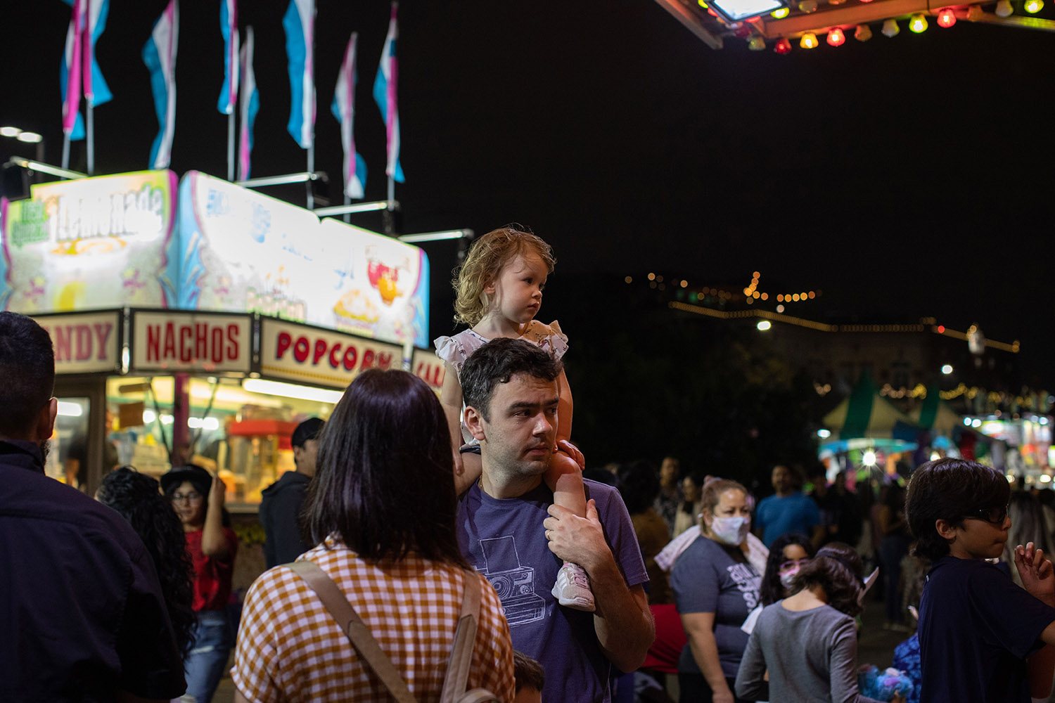Thousands of people attended the Celebrate SA — the city’s official New Year’s Eve gathering in downtown on Dec. 31, 2021. Dozens of food vendors were set up between a couple of music stages and classic fair games. (Kaylee Greenlee / San Antonio Heron)