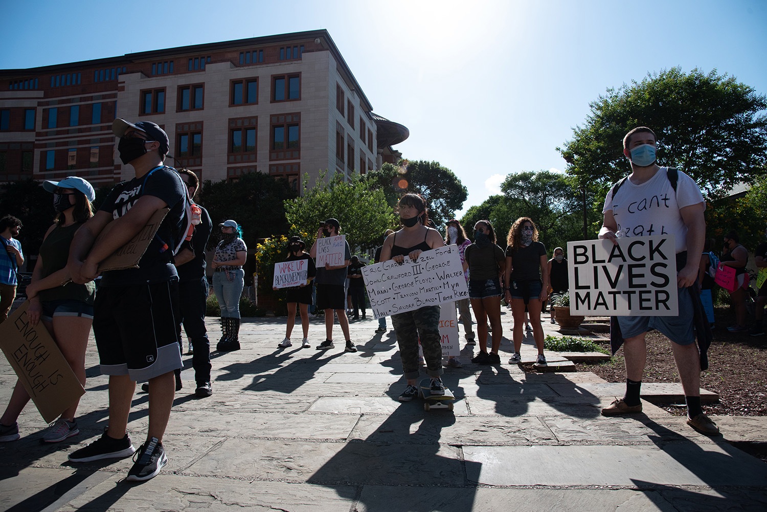 Protestors stand in front of the Bexar County Courthouse, Thursday, June 4.Photo by V. Finster | Heron Contributor