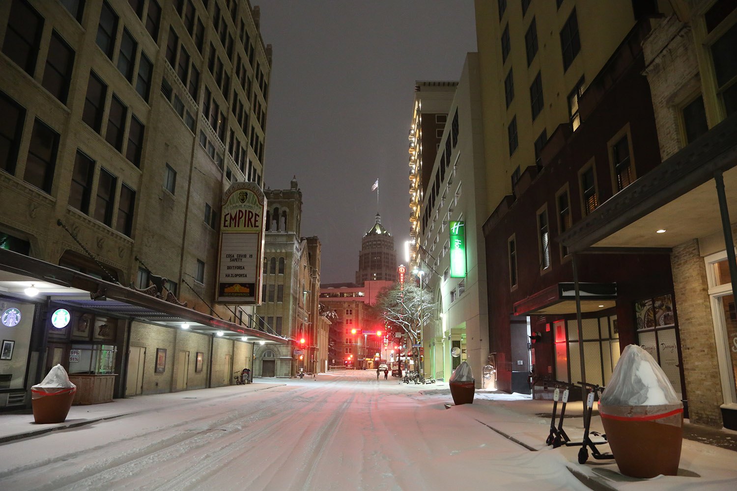 Snow falls over downtown San Antonio at 2 a.m. Monday, Feb. 15, 2021. <em>Photo by Ben Olivo | Heron</em>